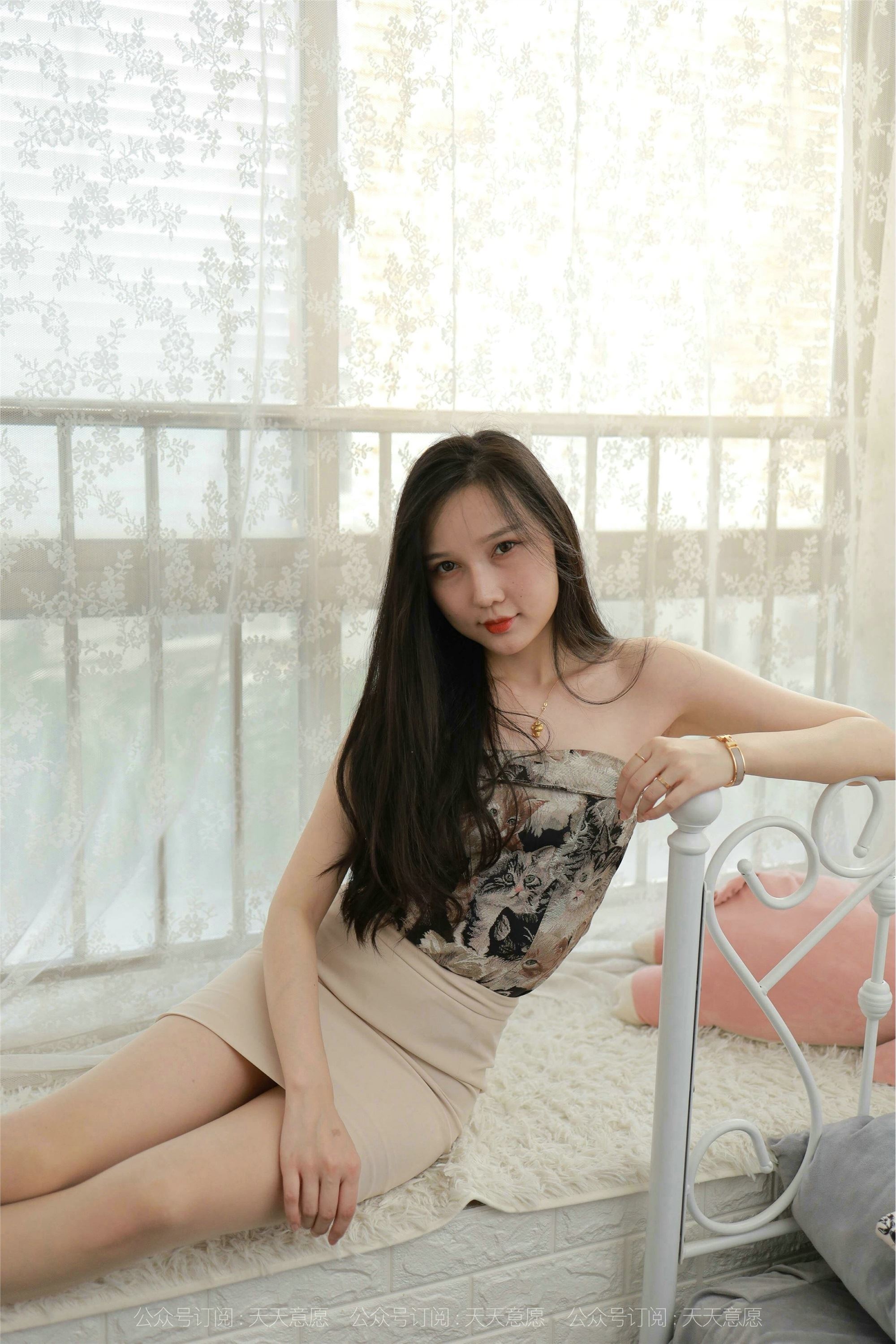 IESS异思趣向  2021.08.28 丝享家903：文欣《浅色包臀裙》